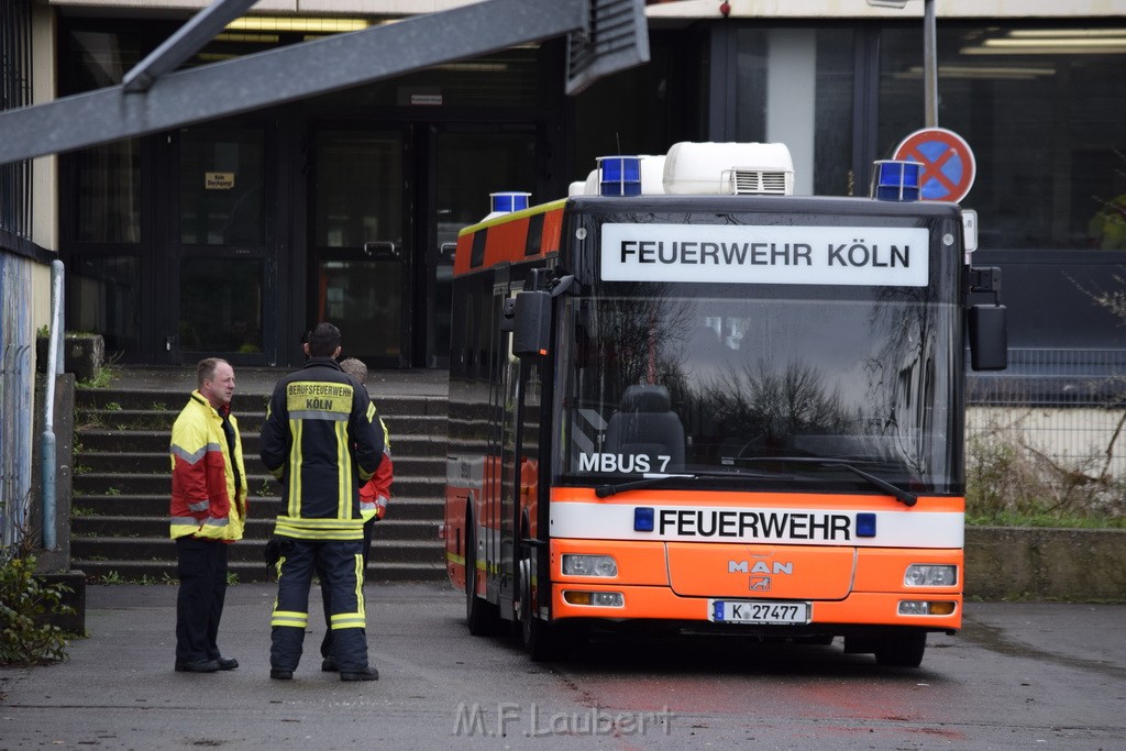 Einsatz BF Koeln Schule Burgwiesenstr Koeln Holweide P032.JPG - Miklos Laubert